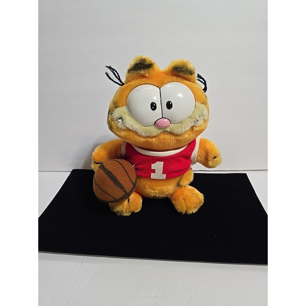 9" Vintage 1981 Garfield Number #1 Basketball Player Plush READ